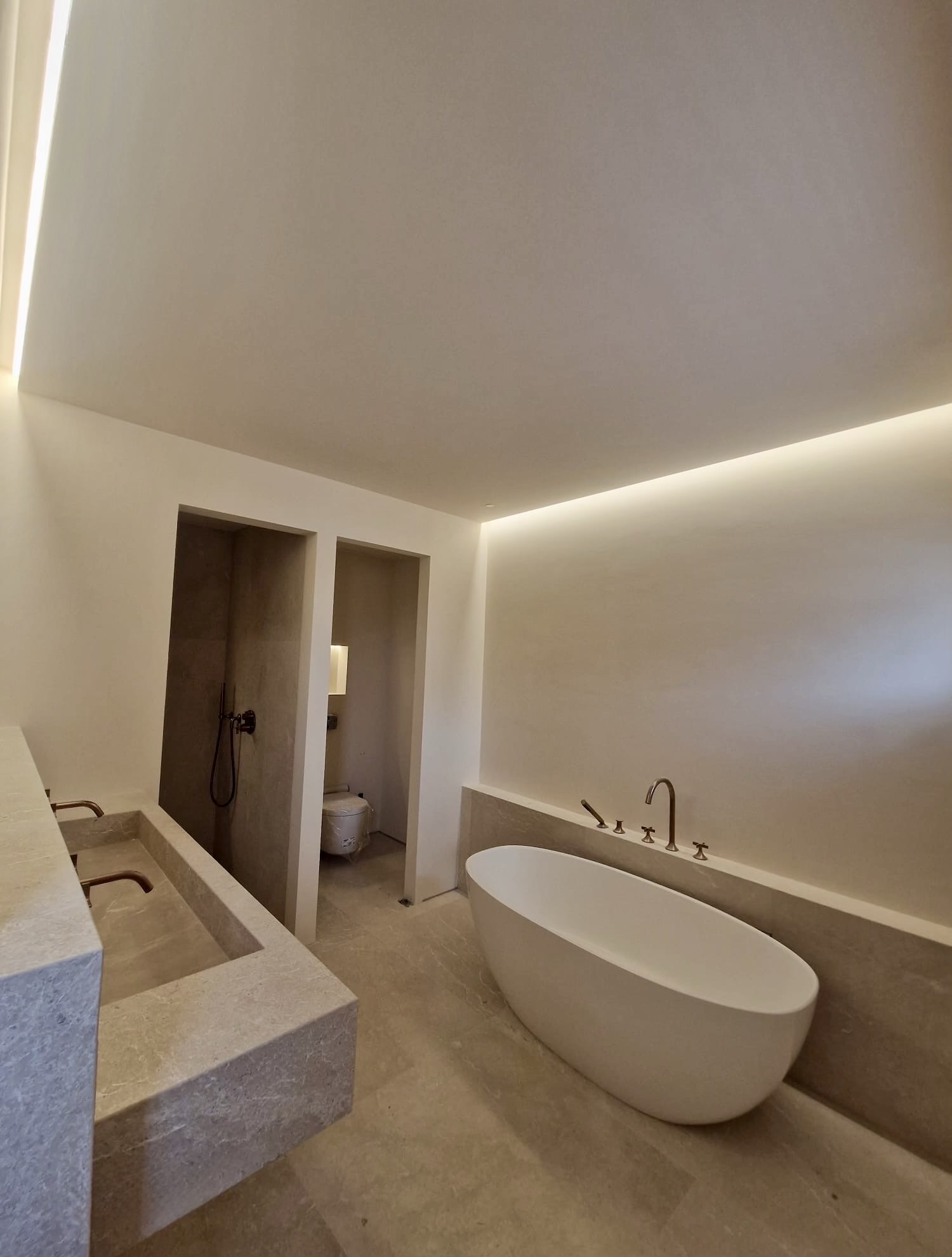 Baño de diseño con bañera exenta